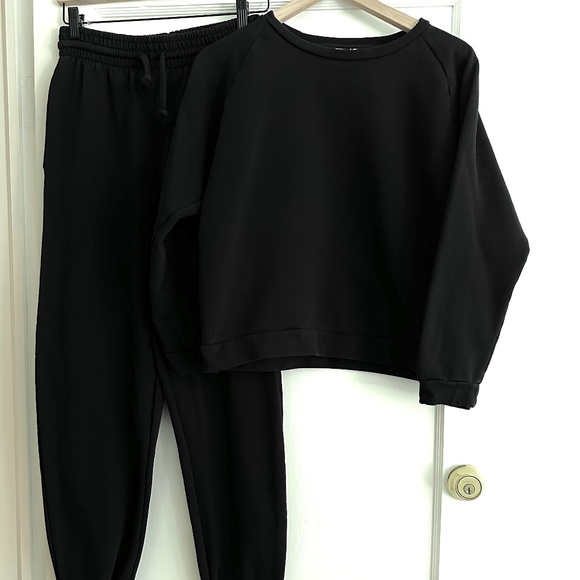 Baserange Black Basic sweatshirt and Pants (2pc set) - Picture 6 of 6
